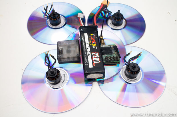 Полет Quadcopter диск DVD